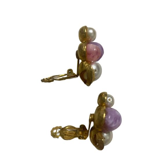 Vintage Pastel Pink Purple Faux Pearl Gold Tone Cluster Clip On Earrings - Picture 4 of 9
